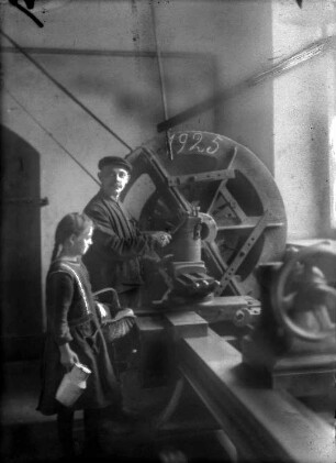In der Werkstatt der Fa. Emil Pursche Oberschaar : Plandrehmaschine in der Werkstatt der Fa. Emil Pursche Oberschaar (OT von Arnsfeld)