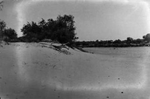 Sandbank : Sandbank am Ufer des Shashi-Flusses.