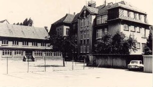 Rückseite des ehemaligen Städtischen Mädchengymnasiums. Detmold. Wall; Blick von der Paulinenstraße. Sommer 1976