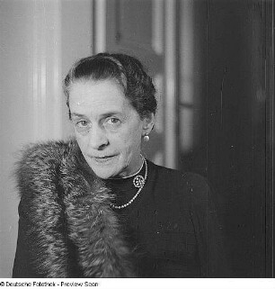 Porträt Kammersängerin Prof. Elisa Stünzner