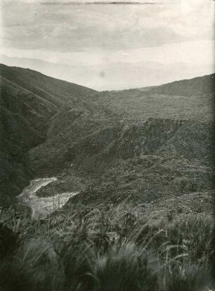 Der Lavastrom von Antisanilla mit dem See Secas-Cocha