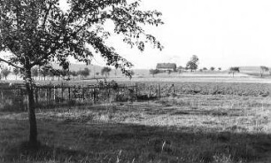 Leutersdorf-Spitzkunnersdorf. Ehem. Holländermühle, Windmühlenhaus, Ansicht vom Standort der Kleinen Windmühle aus