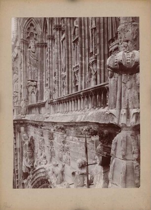 Kathedrale, Reims: Detailansicht der Skulpturen unterhalb der Königsgalerie an der Westfassade