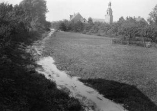 Ortsansicht mit Dorfkirche