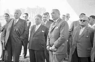 Märkt: Gruppe: Bundesverkehrsminister Seebohm, Regierungspräsident Dichtel und Regierungsbaudirektor Leins