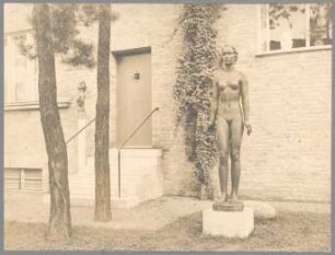 Frauenstatue II, 1929, Bronze