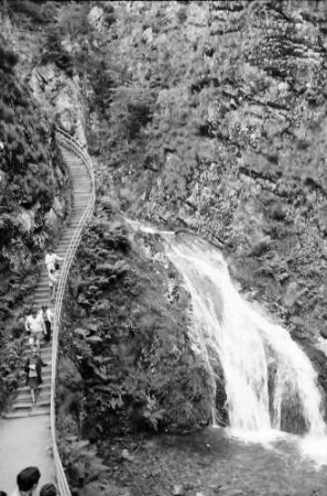 Allerheiligen: Allerheiligen Wasserfälle, mittlerer Fall, mit Treppe