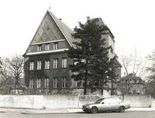 Dresden-Trachau, Wilder-Mann-Straße 29/Ecke Kronenstraße. Villa des Waffelfabrikanten Hörmann (Städtischer Kindergarten; um 1910). Straßenansicht (Kronenstraße)