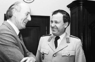 Freiburg im Breisgau: Antrittsbesuch von Brigadegeneral Enno Walter bei Regierungspräsident Norbert Nothhelfer
