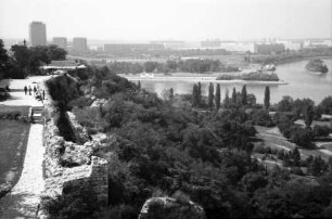 Belgrad [Serbien]: Festungsmauer und Donauarm vor Novi Beograd