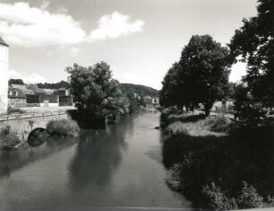 Roßwein, Mühlstraße. Blick von der Straßenbrücke auf die Freiberger Mulde