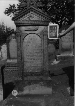 Grabstein 309 (Index: 100087872) Maße HxBxT: 182x68x26 cm: Grabstein 309