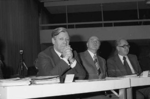 Freiburg: Kongresshalle [am Karlsplatz], Bundeskanzler Helmut Schmidt; stellvertretender Vorsitzender Hild, Rat der Evangelischen Kirche, Dortmund; Bischof Dr. Harms