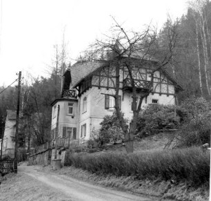 Bad Schandau, Niederweg 6. Villenartiges Wohnhaus (um 1906). Straßenansicht von Westen