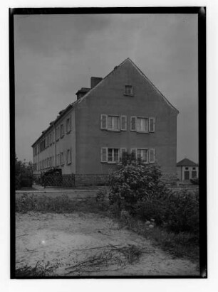 Industrie-Kraftwerk. Wohnblock (Dienstwohnungen?), Giebel- und Traufseite : Lauta (Niederlausitz). Industrie-Kraftwerk. Wohnblock (Dienstwohnungen?). Giebel- und Traufseite