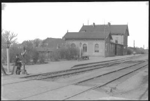 Ostrau in Sachsen. Bahnhof