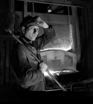 Porträtaufnahme eines Arbeiters im Walzwerk Ilsenburg