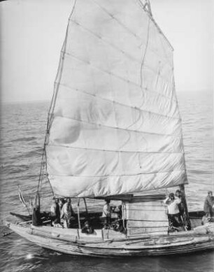 Segelschiff : Schiff mit gesetztem Segel