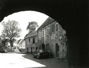 Panschwitz-Kuckau, Rosenthaler Straße 2. Gasthof Panschwitz (1703). Seitengebäude. Hofansicht von der Durchfahrt des Torhauses