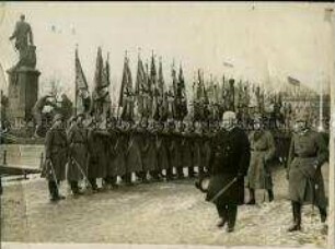 Reichspräsident von Hindenburg bei den Feierlichkeiten zum 60. Jahrestag der Reichsgründung