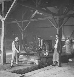 Fertige Walze : Technikgeschichte | Technologie | Glasfabrikation | Tafelglas | auf rheinische Art
