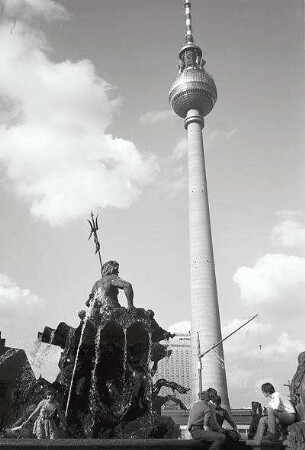Berlin: Ost; Neptunbrunnen und Fernsehturm