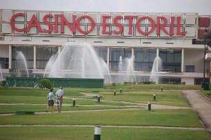 Estoril bei Lissabon - das Casino : Die größte Spielbank Portugals ist das traditionsreiche Casino im Badeort Estoril bei Lissabon, aufgenommen 2006