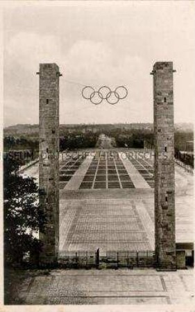 Blick durch das Osttor des Reichssportfeldes.