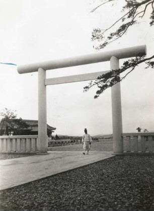 Seoul (Keijō), Korea, Südkorea. Japanischer Daijingu-Tempel, Filiale des Shinto-Tempels in Ise. Großer Torii zum Hauptheiligtum (moderner Betonbau)