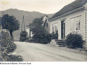 Nordlandfahrt 1932. Dorfstraße in Visnes