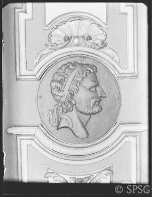 Potsdam, Neues Palais, 1. Obergeschoß, Obere Galerie, R.: 241, Tondo vom linken Flügel der östlichen Tür der Nordwand.