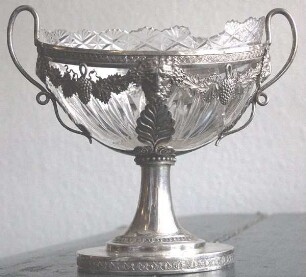 Fruchtschale (Silberne Fruchtschale Römer)