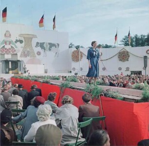 Markkleeberg. Modenschau : Markkleeberg, agra Landwirtschaftsausstellung, Modenschau, Juni 1954