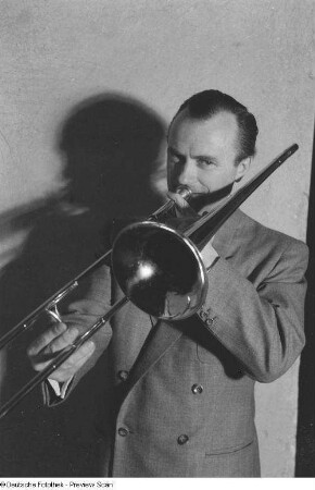 Porträt Walter Dobschinskis mit Posaune