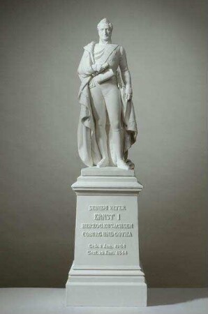 Porträtstatuette Herzog Ernst I. von Sachsen-Coburg-Gotha auf Sockel (Reduktion des Denkmals für Ernst I. von Ludwig Michael Schwanthaler vor Schloss Ehrenburg in Coburg)