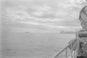 Küste : Blick vom Meer aus auf eine Küste