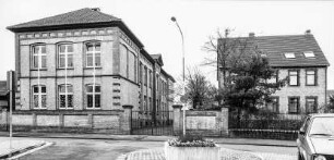 Schule (Massivbau); Hainburg, Kirchplatz 6
