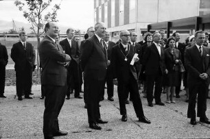 Freiburg: Studentensiedlung, Einweihungsfeier; Rundgang Ministerpräsident K.G. Kiesinger, Magnifizenz Prof. Helmut Baitsch