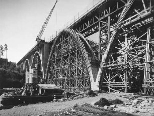 Rohrbach-(Friedens)brücke, km 211,808 - 212,130 Lehrgerüst für gesprengte Bögen 4 und 5
