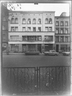 Görlitz-Altstadt, Elisabethstraße 2. Wohnhaus mit Läden (um 1860). Straßenfront
