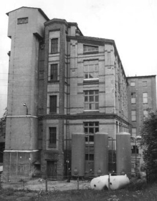 Affalter (Lößnitz-Affalter), Obere Hauptstraße 33. Fabrikgebäude (ehem. VEB Meßgerätewerk Zwönitz, vorm. Schuhfabrik Trommler, um 1900). Ansicht von Norden