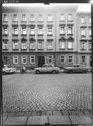 Meißen-Altstadt, Mendestraße 1. Wohnhaus mit Laden (E. 19. Jh.). Straßenfront (Teilansicht)