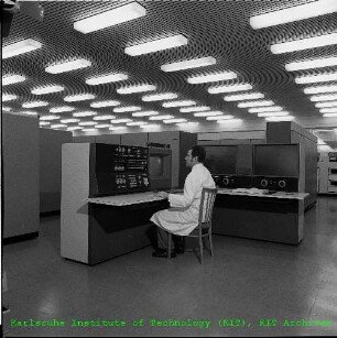 Rechenanlage der Firma IBM in der Datenverarbeitungszentrale (DVZ)
