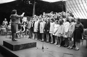 Konzert von Schülerinnen des Fichtegymnasiums auf der Seebühne im Stadtgarten.