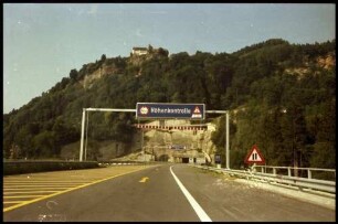 Bregenz: Tunneleinfahrt zum Pfänder Tunnel, von Süden