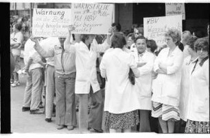 Kleinbildnegativ: Warnstreik, Karl-Marx-Straße, 1978