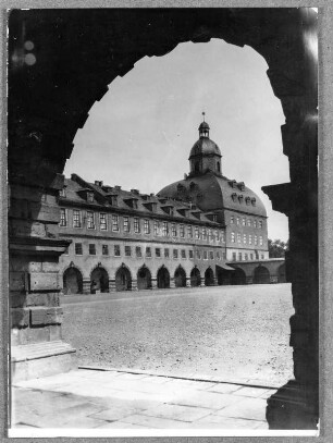 Im Schlosshof in Gotha : Gotha, Schloss Friedenstein, Blick über den Schlosshof zum Ostturm