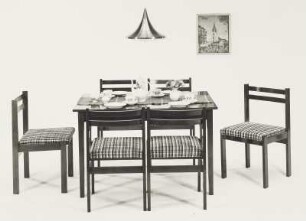 Stuhl mit gepolsterter Sitzfläche : Wohnzimmermöbel. Eßtisch mit Stühlen (1976)