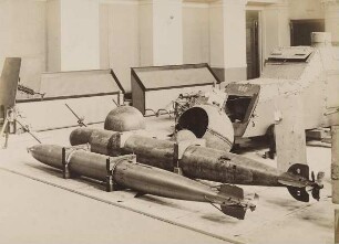 Torpedos, Seeminen, Panzerradwagen, Maschinengewehr (Sammlungspräsentation)