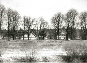 Forst. Hochwasserbett und kanalisiertes Flußbett der Lausitzer Neiße